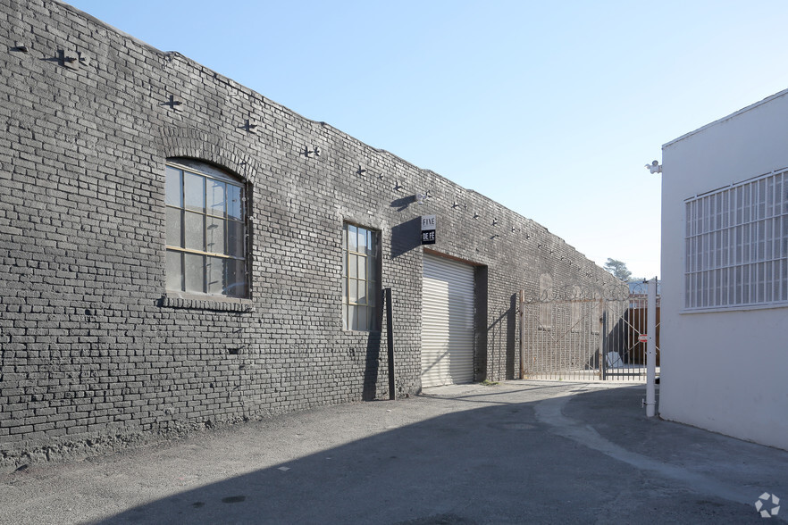 622 S Anderson St, Los Angeles, CA for lease - Building Photo - Image 2 of 9