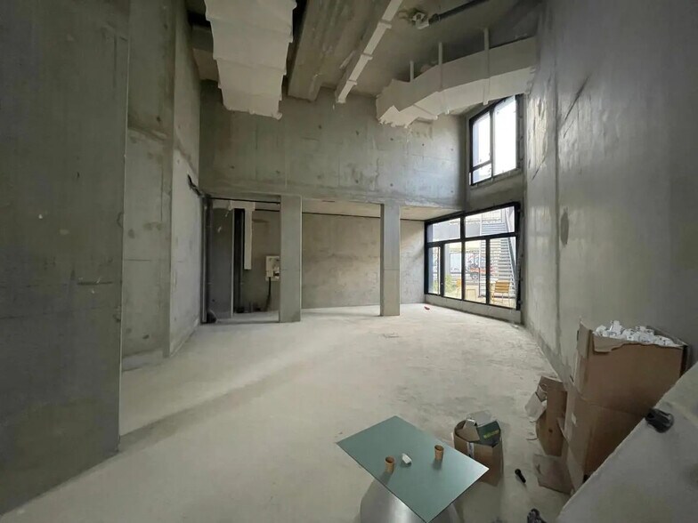 Flex dans Paris à louer - Photo du bâtiment - Image 2 de 7