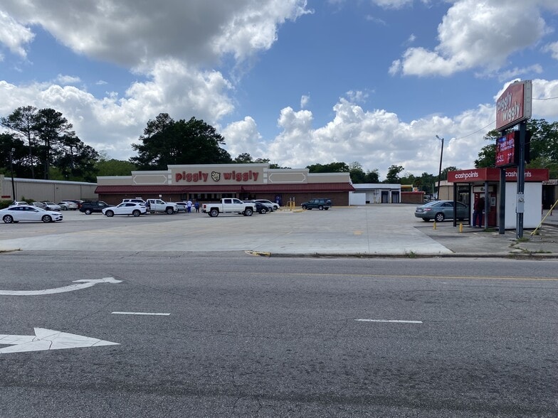 104 S Patterson St, Maxton, NC for sale - Primary Photo - Image 1 of 1