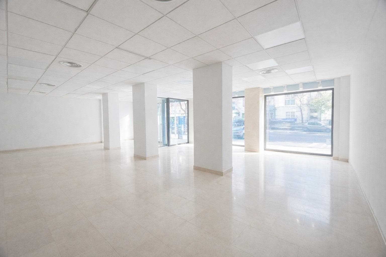 Office/Retail in Madrid, Madrid for lease Primary Photo- Image 1 of 3