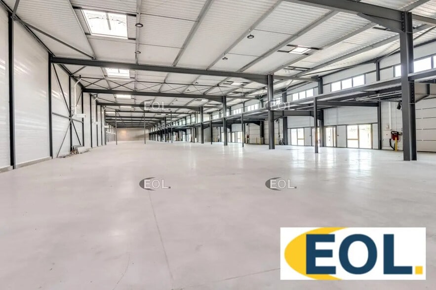 Flex in Le Thillay for lease - Interior Photo - Image 3 of 13