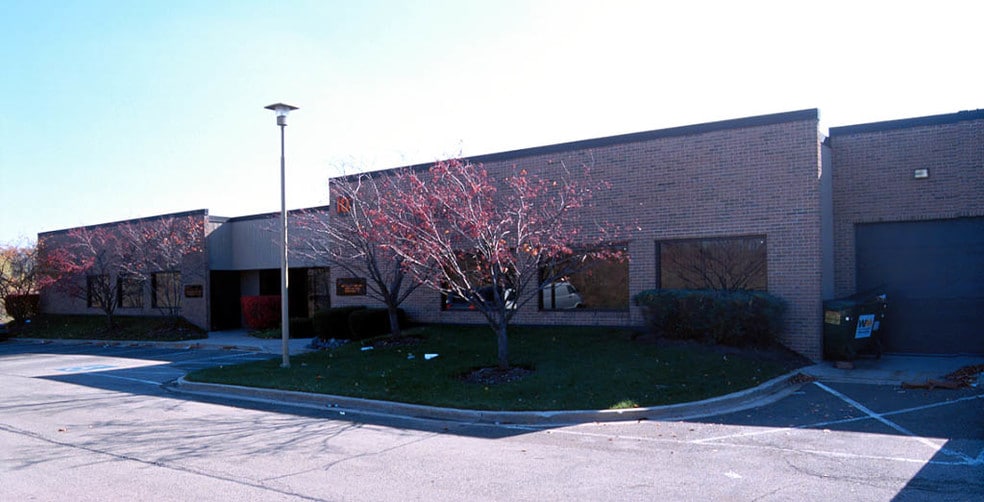 245 W Roosevelt Rd, West Chicago, IL for lease - Building Photo - Image 2 of 4