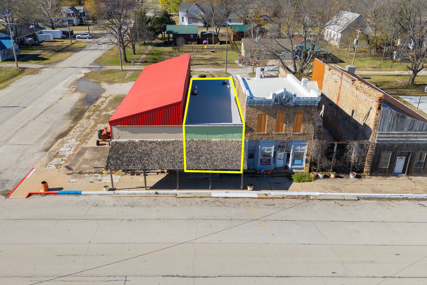 417 Kansas Ave, Longton, KS for sale - Building Photo - Image 1 of 33