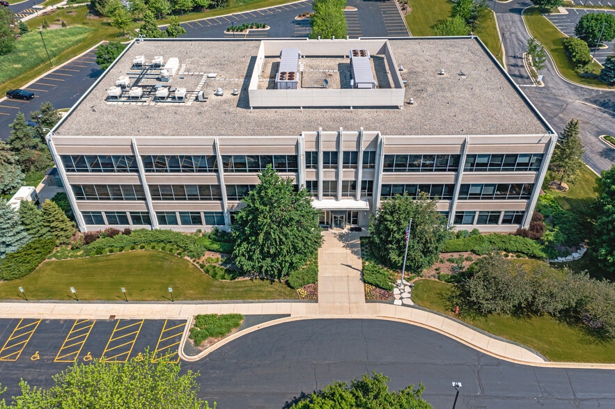 1955 W Field Ct, Lake Forest, IL à louer - Photo du bâtiment - Image 3 de 15