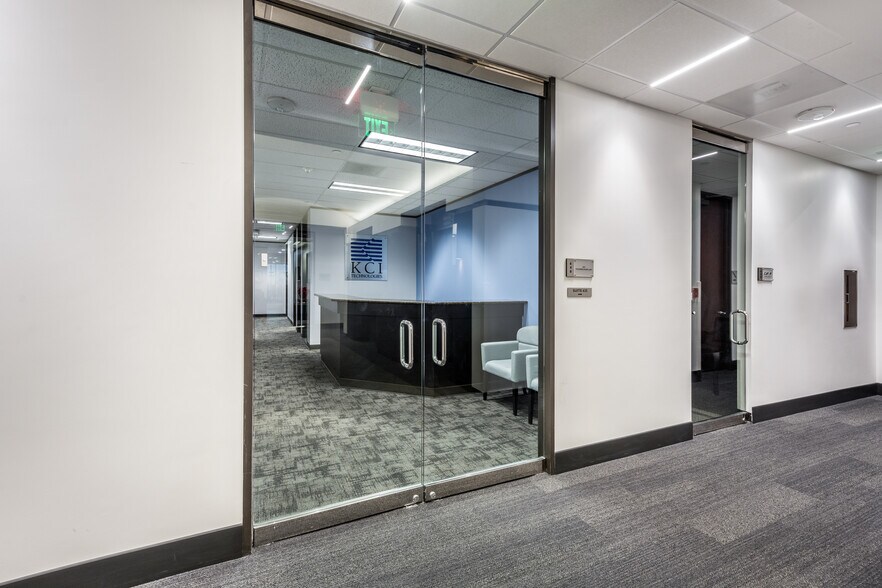 13750 San Pedro Ave, San Antonio, TX à louer - Photo intérieure - Image 2 de 25