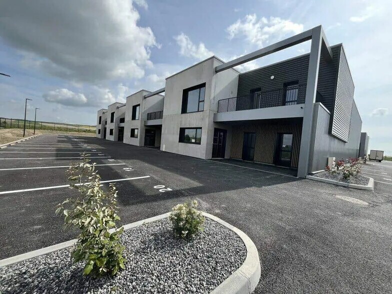 Flex in Reims for lease - Building Photo - Image 2 of 5