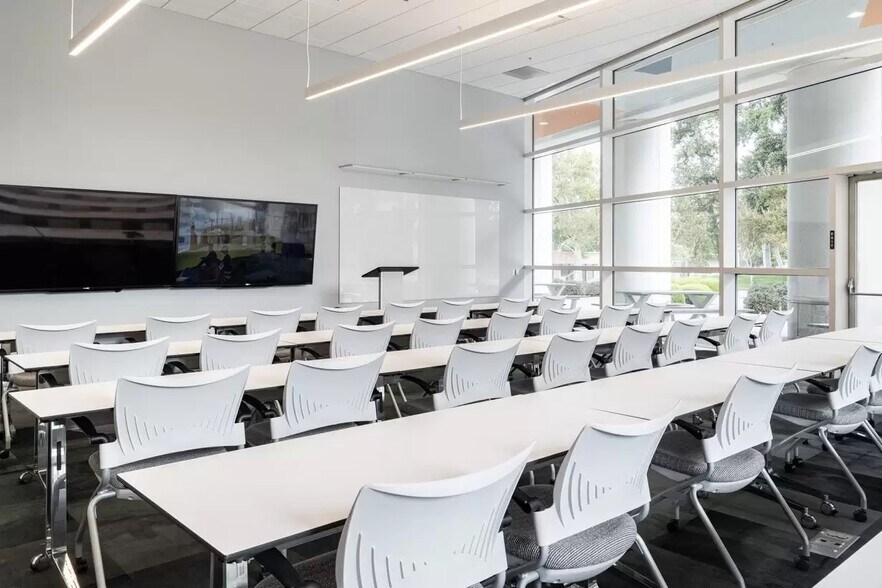 2001 Clayton Rd, Concord, CA à louer - Photo intérieure - Image 3 de 11