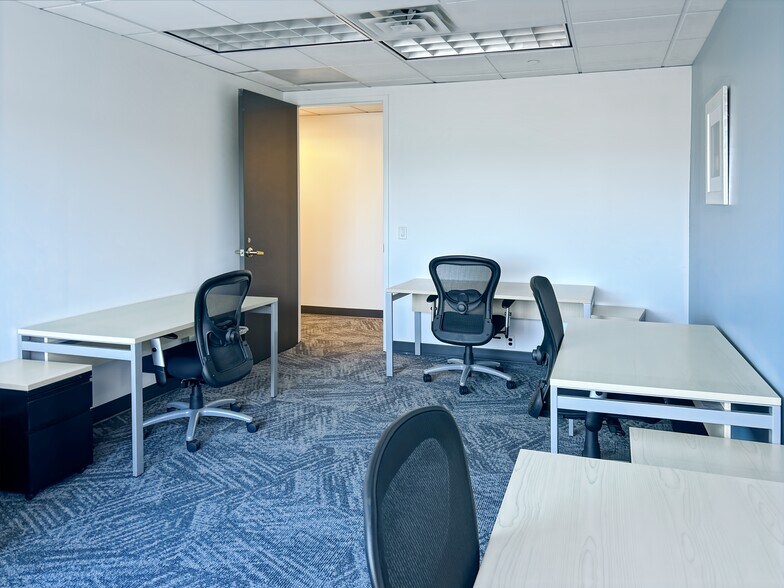 33 Wood Ave S, Iselin, NJ à louer - Photo du bâtiment - Image 2 de 3