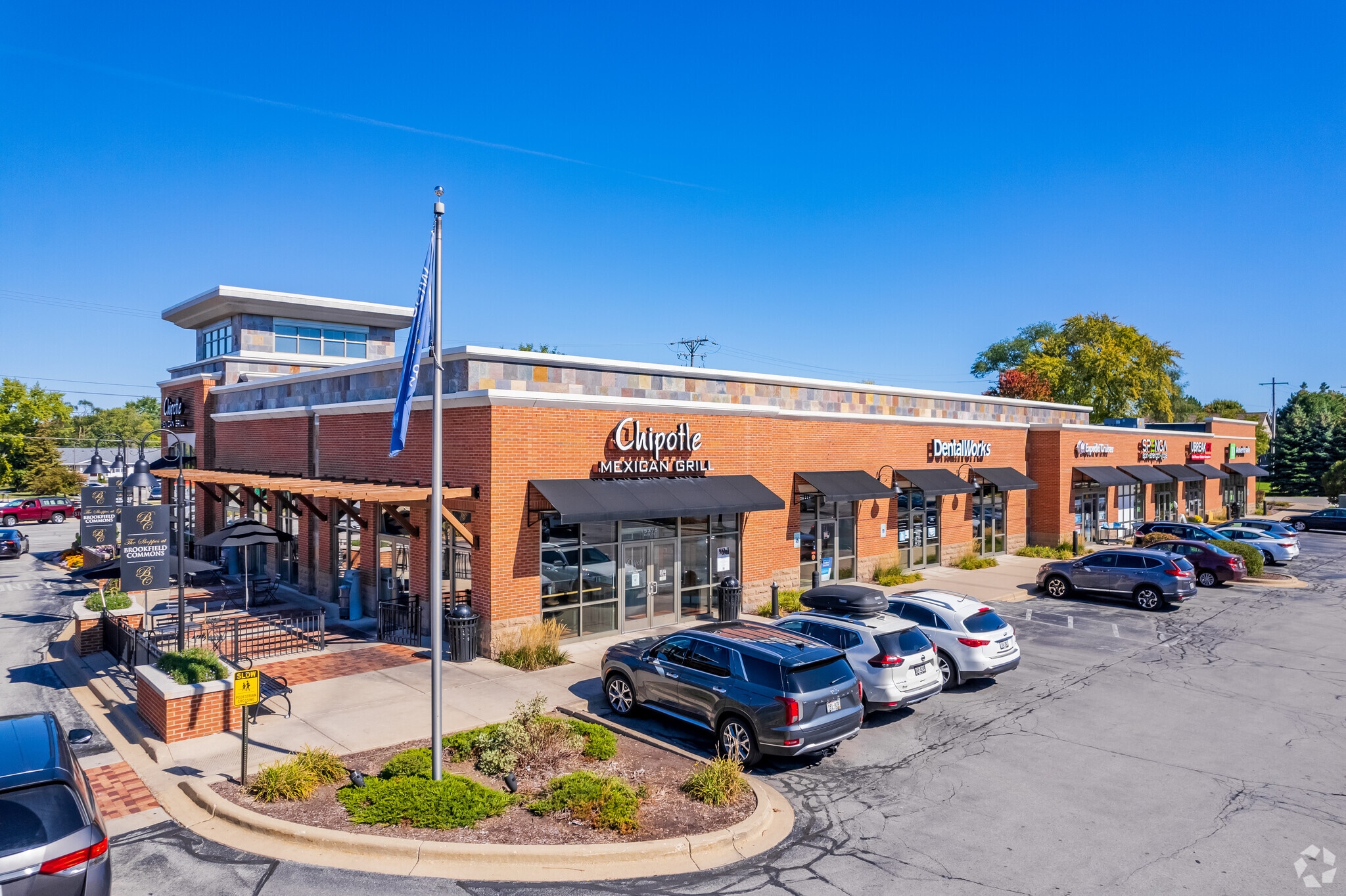 15455 W Bluemound Rd, Brookfield, WI for lease Primary Photo- Image 1 of 12