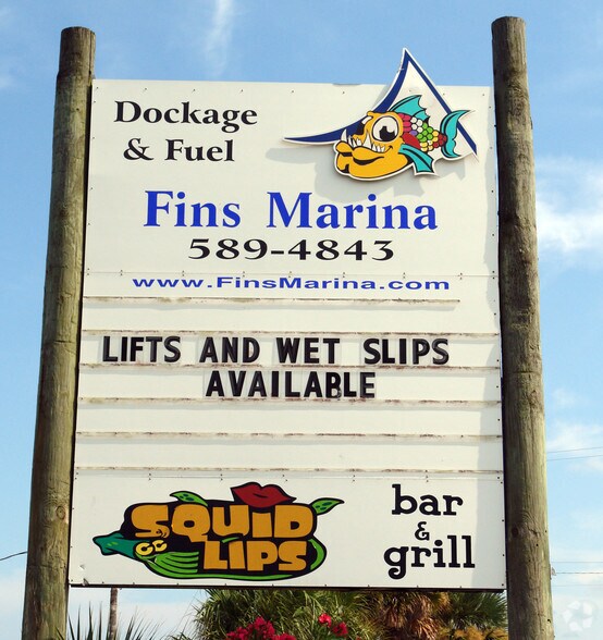 1664 Indian River Dr, Sebastian, FL à louer - Photo du bâtiment - Image 2 de 4