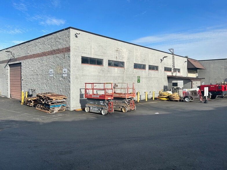 10088 Grace Rd, Surrey, BC for sale - Building Photo - Image 3 of 11