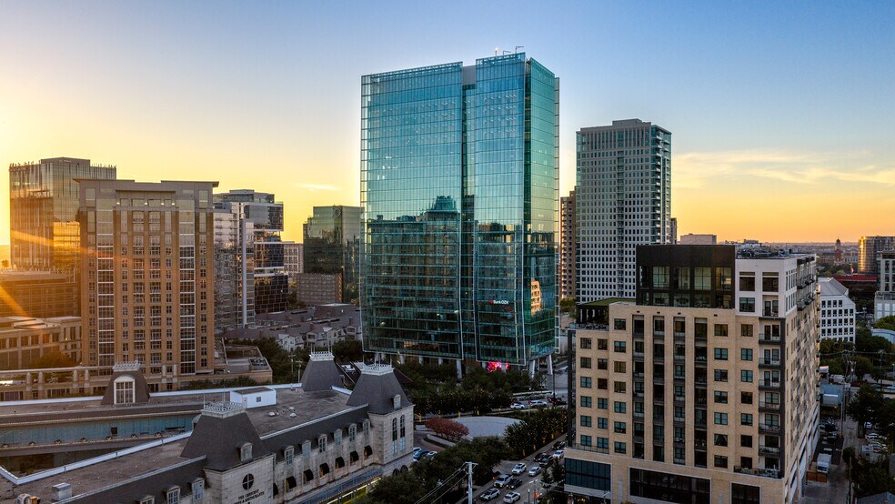 2323 Cedar Springs Rd, Dallas, TX à louer - Photo du bâtiment - Image 1 de 11