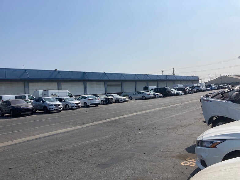 8900 Bellanca Ave, Los Angeles, CA à louer - Photo du bâtiment - Image 2 de 6