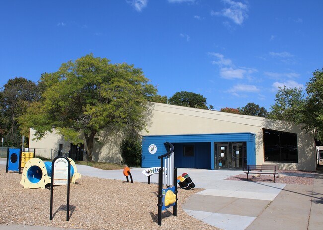 More details for 110650 Village Rd, Chaska, MN - Retail for Sale