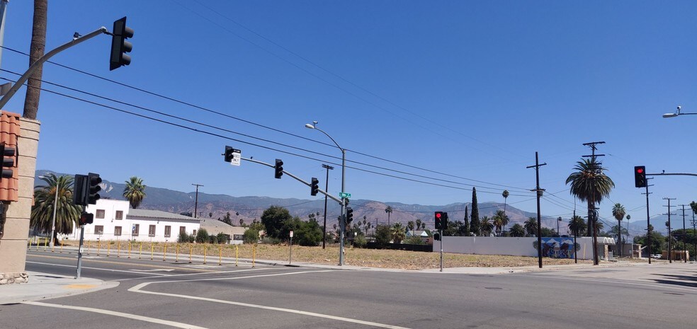 829 N E St, San Bernardino, CA à vendre - Photo du bâtiment - Image 2 de 6