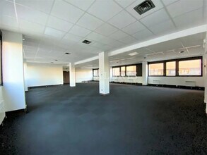 Office in Lyon for lease Interior Photo- Image 2 of 8