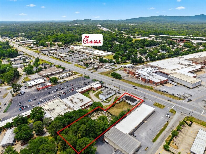 2852 Wade Hampton Blvd, Taylors, SC à vendre - Photo principale - Image 1 de 11