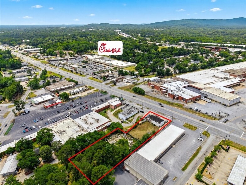 2852 Wade Hampton Blvd, Taylors, SC for sale - Primary Photo - Image 1 of 11