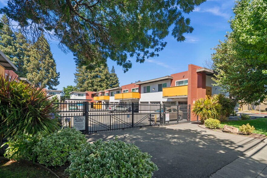 25013-25021 Cypress Ave, Hayward, CA à vendre - Photo du bâtiment - Image 3 de 20