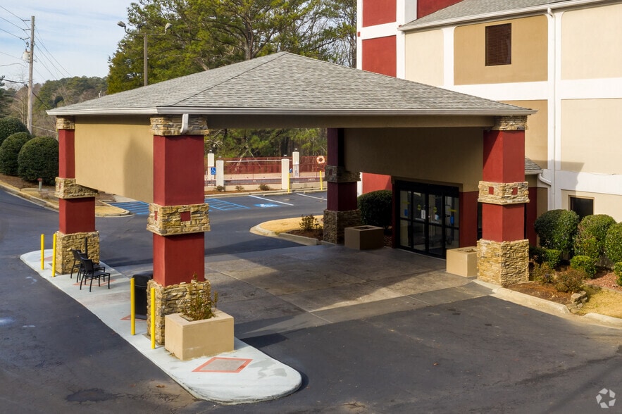 842 Thompson St, Gardendale, AL for sale - Building Photo - Image 2 of 22