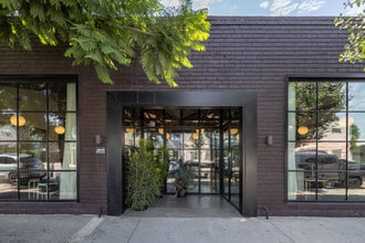 4216 W Jefferson Blvd, Los Angeles, CA à louer Photo intérieure- Image 1 de 59