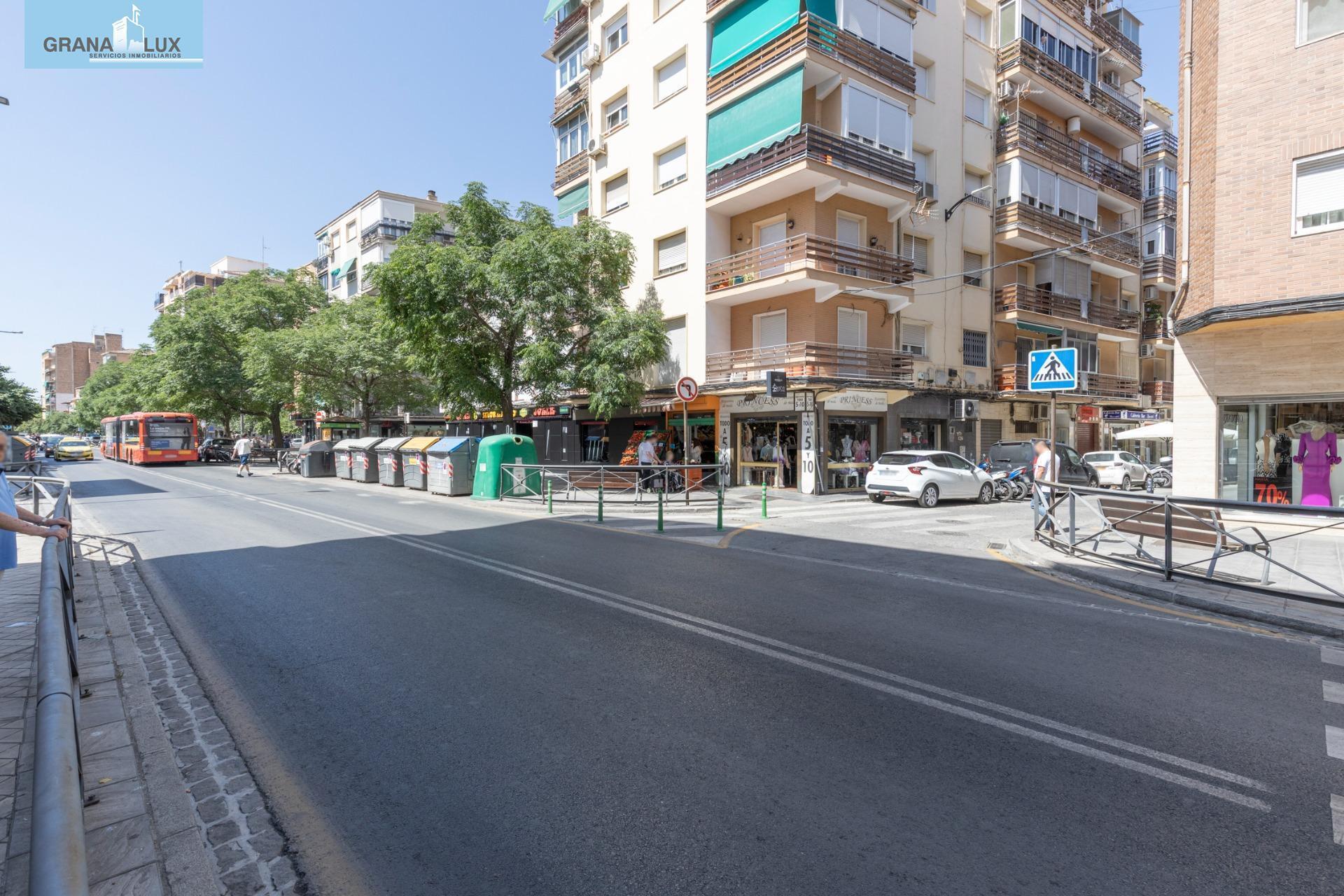 Retail in Granada for sale Building Photo- Image 1 of 28