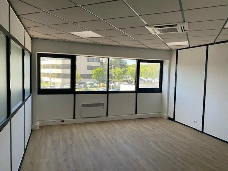Office in Reims for lease - Building Photo - Image 2 of 11