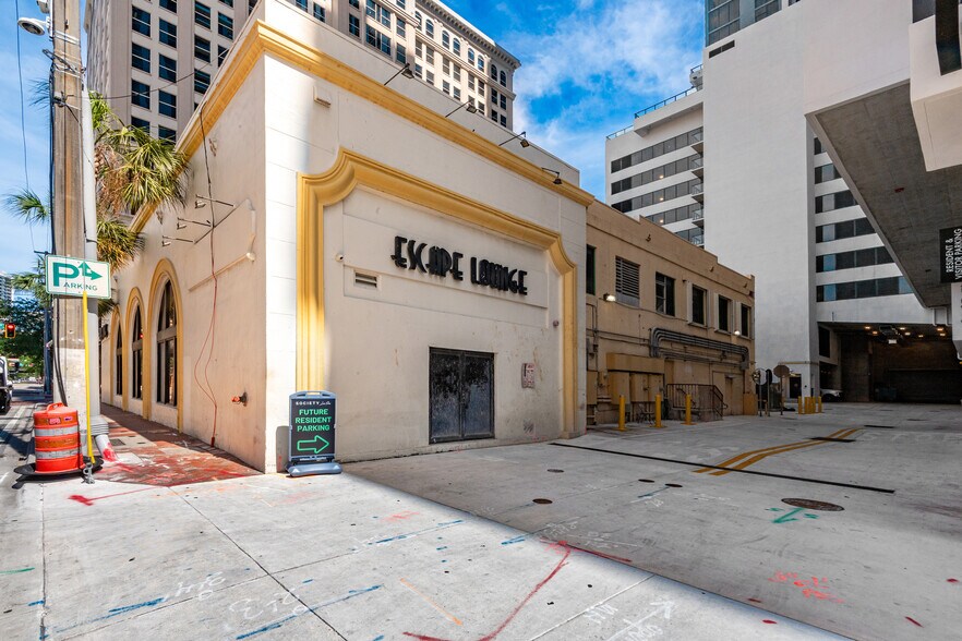 145 SW 1st Ave, Fort Lauderdale, FL à louer - Photo du bâtiment - Image 3 de 39