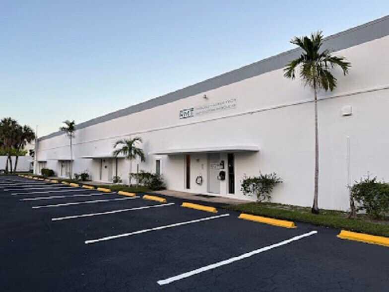 6681-6691 NW 16th Ter, Fort Lauderdale, FL à louer - Photo du bâtiment - Image 2 de 10