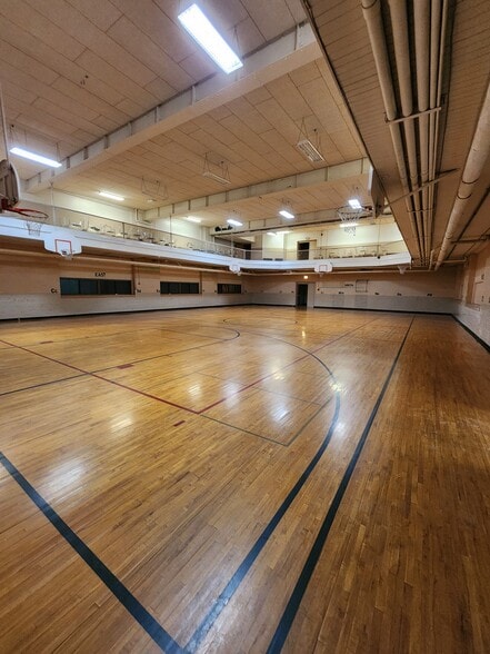 105 S Clinton Ave, Clintonville, WI à vendre - Photo du bâtiment - Image 2 de 6