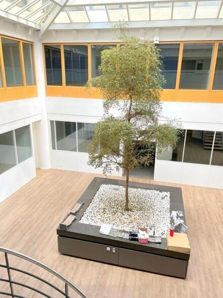 Office in Le Pecq for lease - Interior Photo - Image 3 of 9