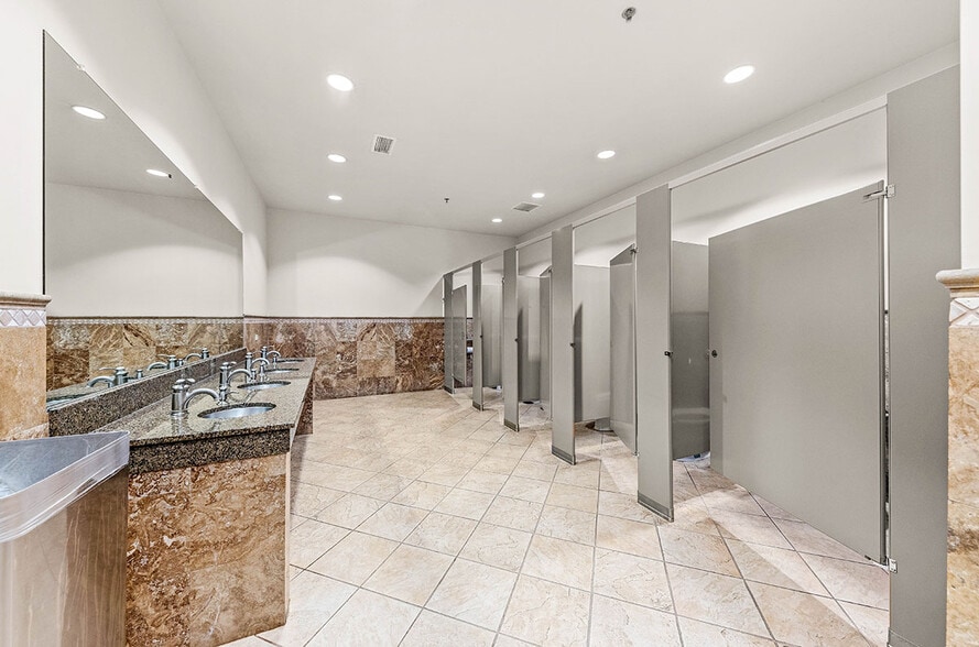 1776 Legacy Cir, Naperville, IL for lease - Building Photo - Image 3 of 16