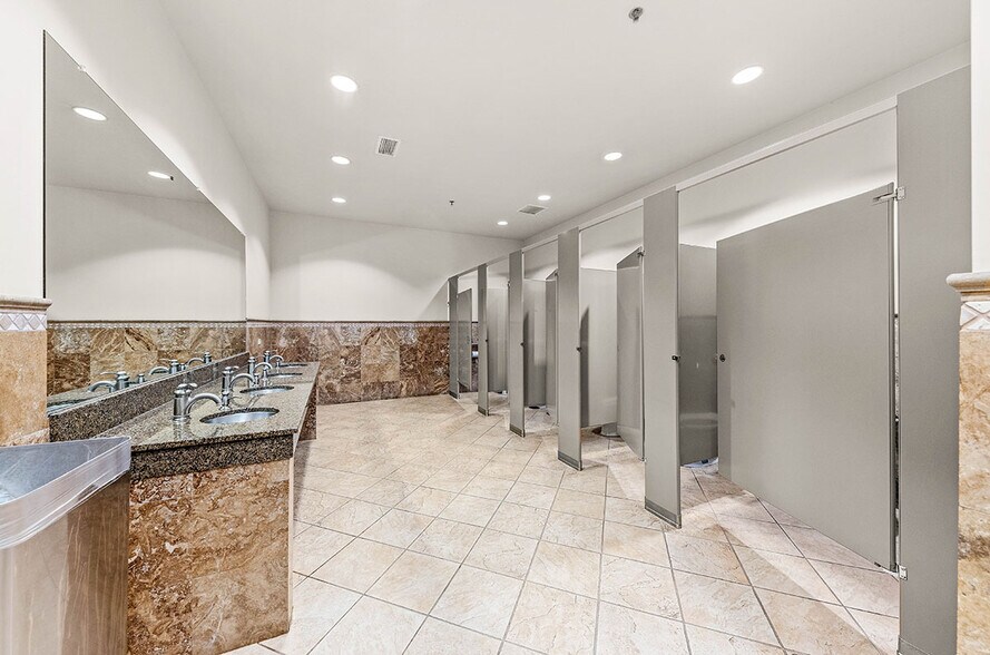 1776 Legacy Cir, Naperville, IL à louer - Photo du bâtiment - Image 3 de 16