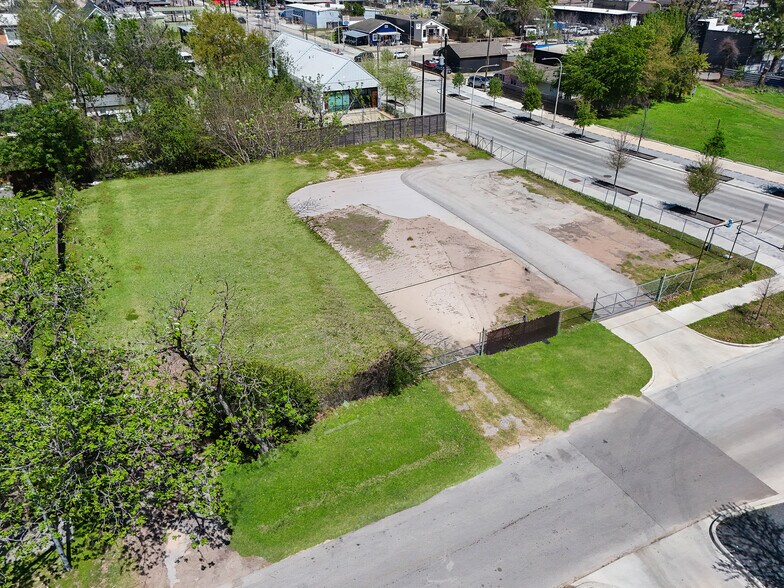 1701 N Durham Dr, Houston, TX à vendre - Photo du bâtiment - Image 3 de 10