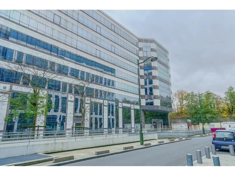Bureau dans Fontenay-sous-Bois à louer - Photo du bâtiment - Image 1 de 6