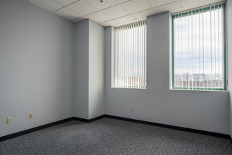 351 N Frontage Rd, New London, CT for lease Interior Photo- Image 2 of 9
