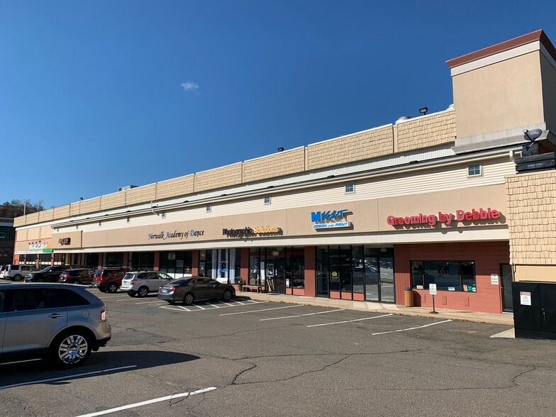 250 Westport Ave, Norwalk, CT à louer - Photo du bâtiment - Image 2 de 7