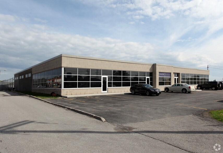 185 Bartley Dr, Toronto, ON à vendre - Photo principale - Image 1 de 1