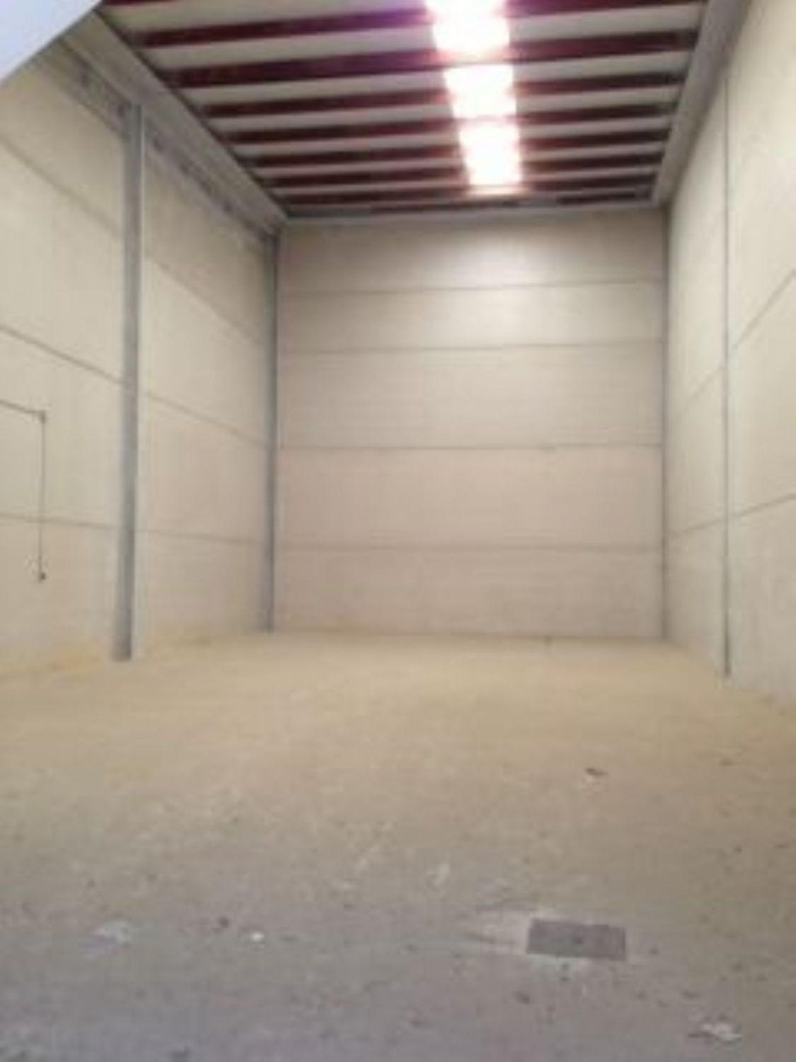 Calle los Palillos Dieciocho, Alcalá de Guadaíra, Sevilla for lease Building Photo- Image 1 of 9
