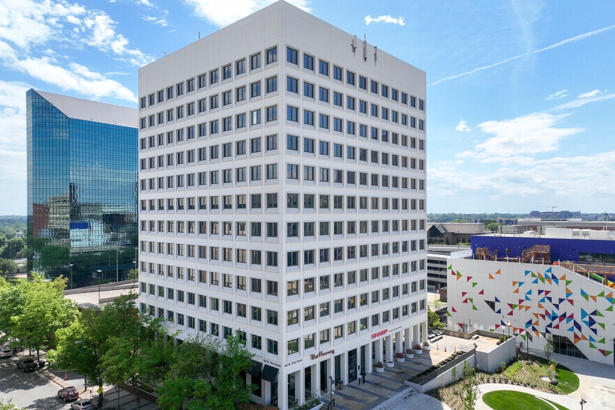 W 3rd St, Winston-Salem, NC à louer - Photo du bâtiment - Image 1 de 18