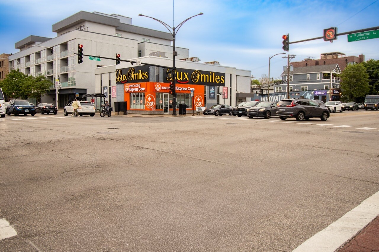 2400 N Ashland Ave, Chicago, IL à louer Photo du bâtiment- Image 1 de 70
