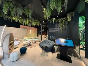 Retail in Paris for lease Interior Photo- Image 2 of 14