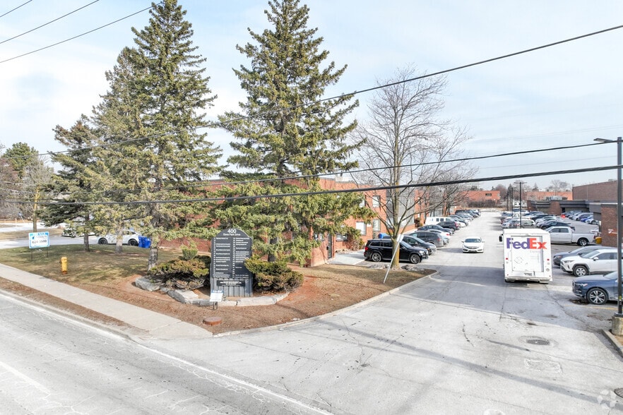 400 Esna Park Dr, Markham, ON à vendre - Photo du bâtiment - Image 2 de 19