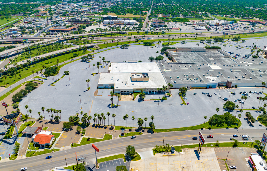 2002 S Expressway 83, Harlingen, TX for lease - Building Photo - Image 2 of 3