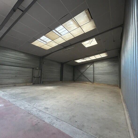 Flex in Ergué-Gabéric for lease - Building Photo - Image 2 of 3