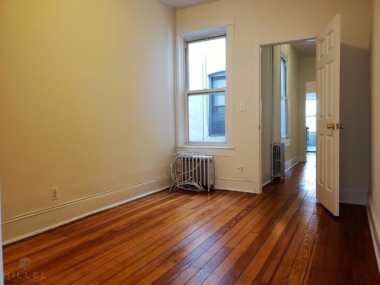 1854 Madison St, Ridgewood, NY à vendre - Photo intérieure - Image 2 de 6