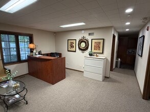 475 W Terra Cotta Ave, Crystal Lake, IL for lease Interior Photo- Image 2 of 17