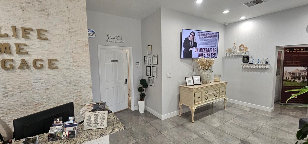 7223 N Manhattan Ave, Tampa, FL à louer - Photo du bâtiment - Image 3 de 9