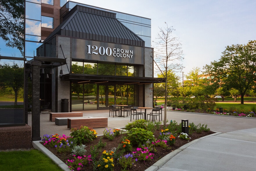 1200 Crown Colony Dr, Quincy, MA for lease - Building Photo - Image 2 of 10