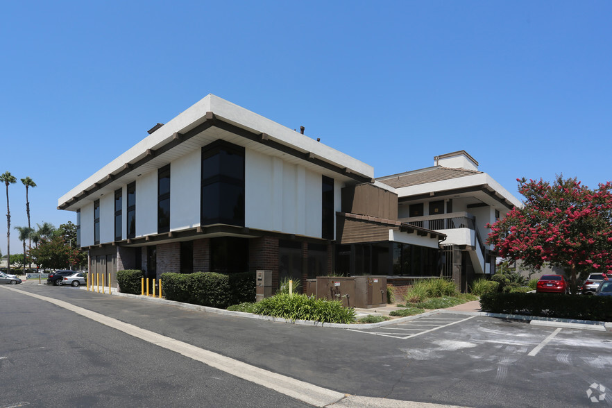 1100-1110 W La Palma Ave, Anaheim, CA for lease - Building Photo - Image 2 of 5